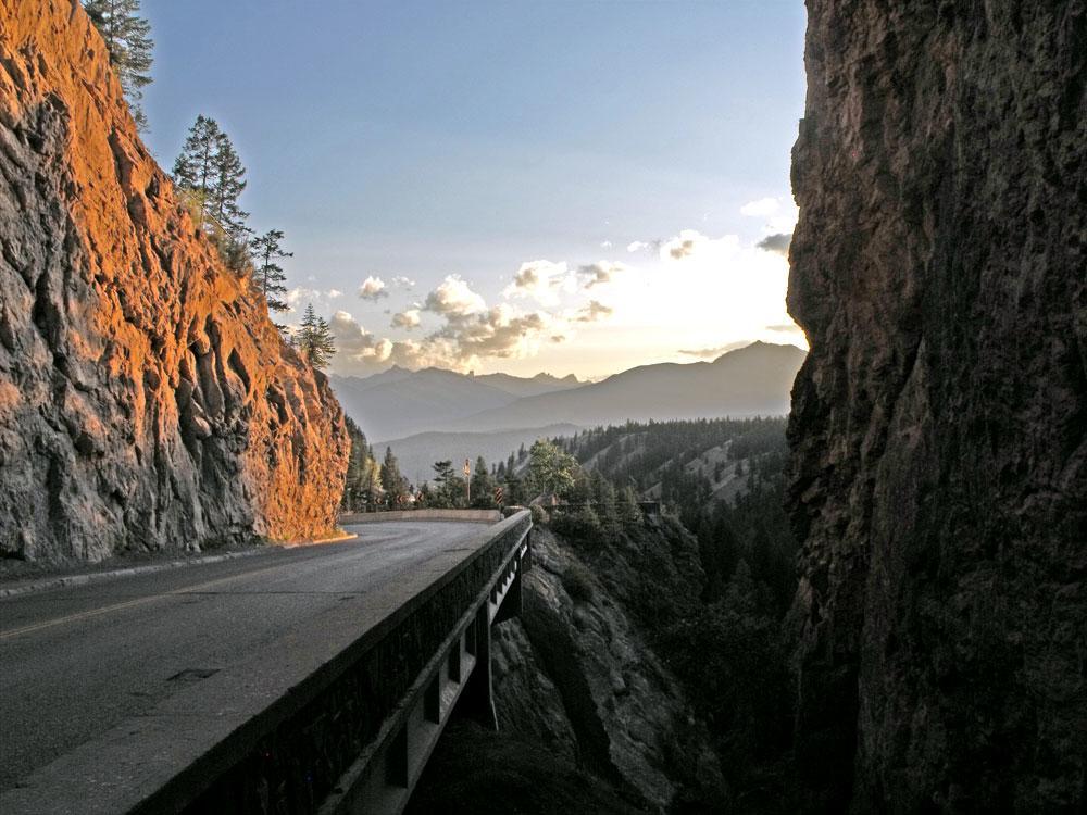 Copperhorn Radium Hot Springs Exterior photo