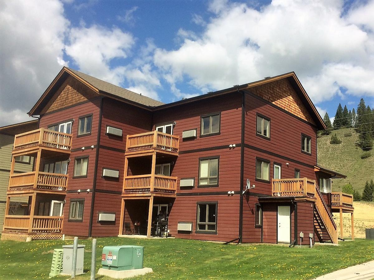 Copperhorn Radium Hot Springs Exterior photo